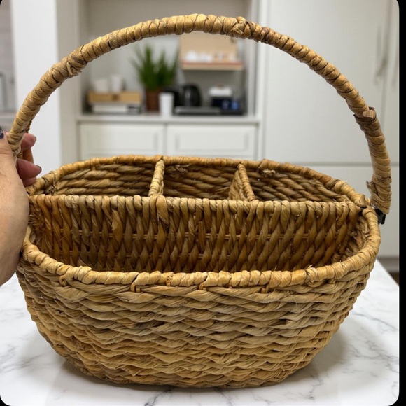 Whicker caddy plates & silverware or as a plant holder or school supplies - Picture 4 of 10